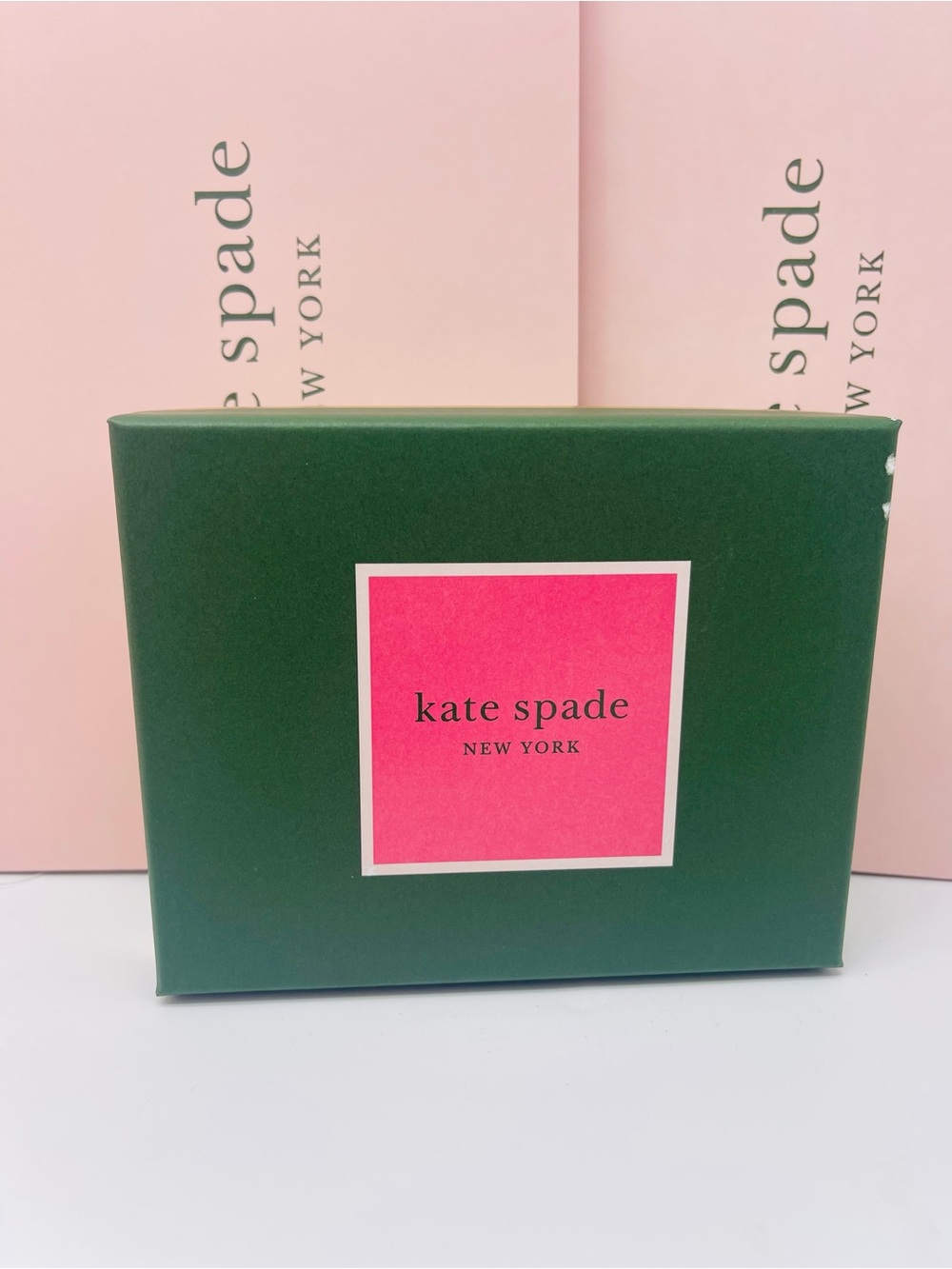 Kate Spade New York Empty Gift Box Green Pink Logo Box” Packaging
New - Picture 4 of 16